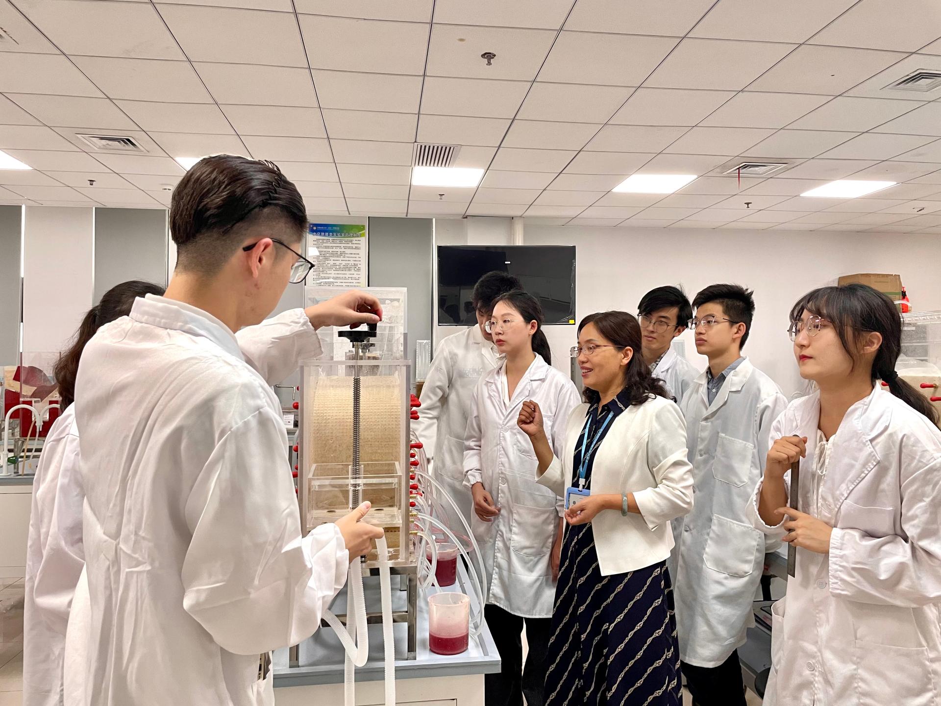 国产成人精品白浆久久69